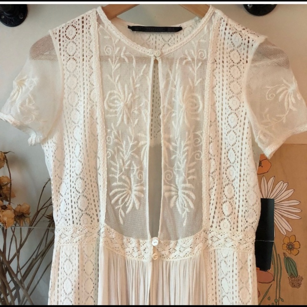 Lace Patterned Maxi Wrap